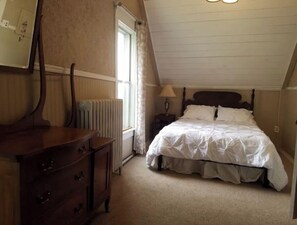 Iron/ironing board, travel cot, free WiFi, bed sheets