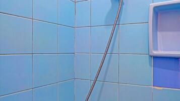 Standard Double Room | Bathroom | Shower, towels