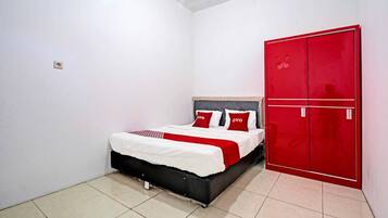 Standard Double Room | Desk, free WiFi, bed sheets