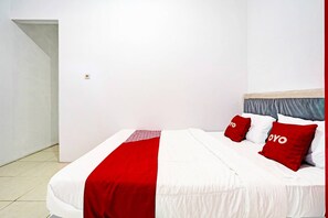 Standard Double Room | Desk, free WiFi, bed sheets - OYO 91329 Guest House Le-banon Syariah (Pameungpeuk)