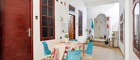 Área de estar no saguão