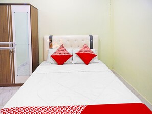 Deluxe Double Room | 1 bedroom, desk, free WiFi, bed sheets