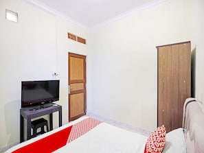 Deluxe Double Room | Desk, free WiFi, bed sheets - OYO 91314 Zein House (Batam)