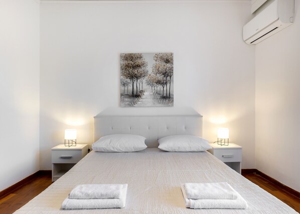 1 camera, una cassaforte in camera, ferro/asse da stiro