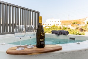 Executive Suite, Hot Tub | 1 bedroom, in-room safe, soundproofing, free WiFi - Afora Houses (Santorini)