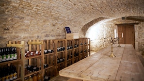 Bar (on property) - Premium guest house in the picturesque village of Gevrey-Chambertin (Gevrey-Chambertin)
