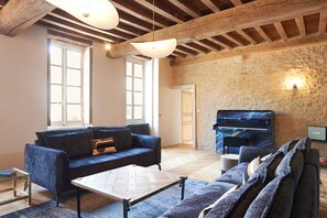 Smart TV y chimenea