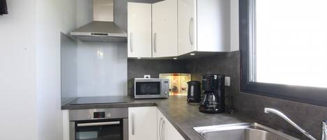 ثلاجة، ميكروويف، فرن، غسالة أطباق