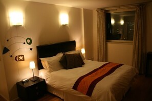 2 soverom, skrivebord, strykejern/-brett og wi-fi (inkludert)