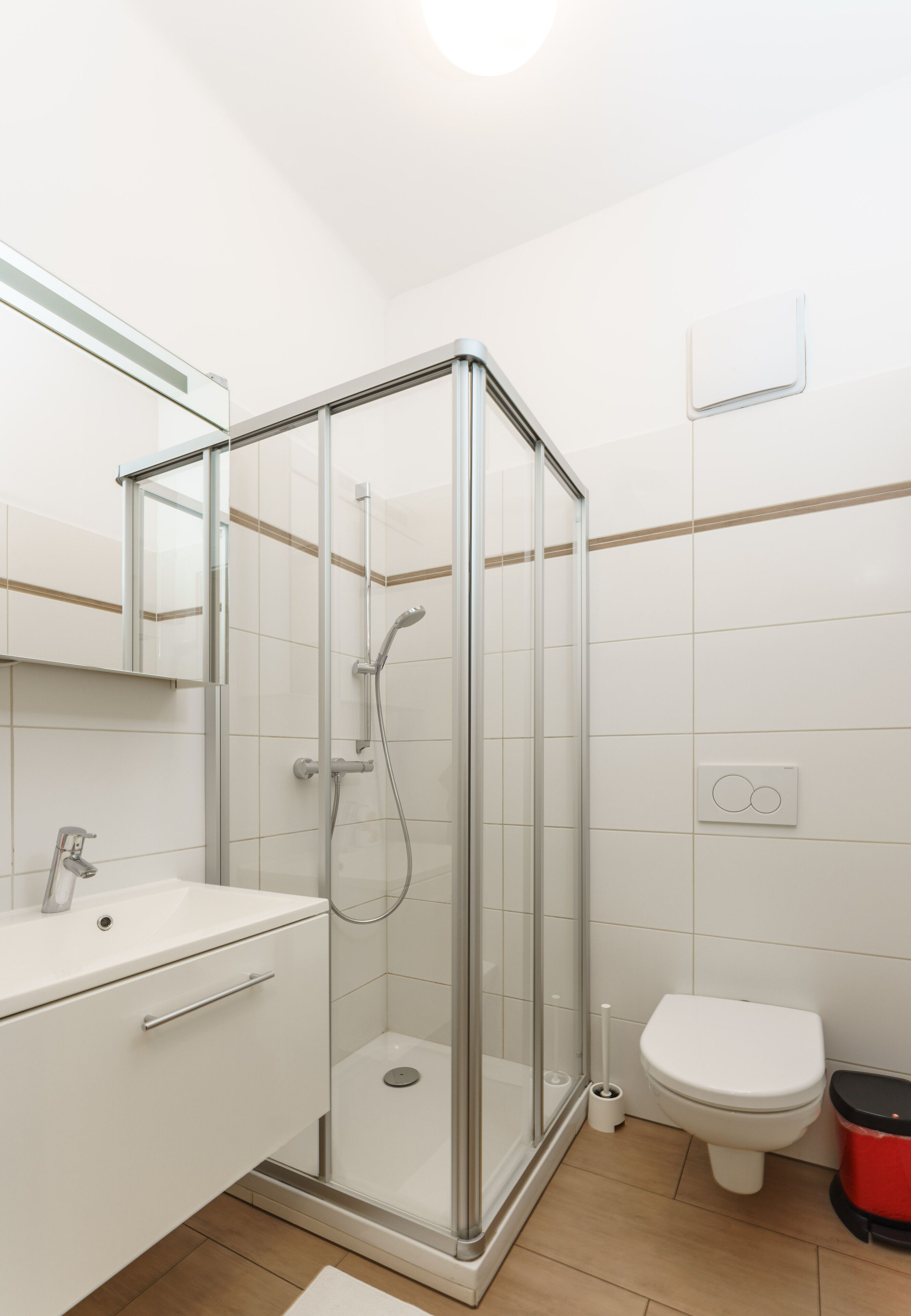 Haartrockner, Handtücher, Seife, Shampoo