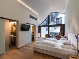 Suite estudio junior | Ropa de cama hipoalergénica, caja fuerte, decoración individual