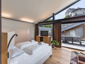 Suíte estúdio luxo, 1 quarto, para não fumantes, sauna seca | Roupas de cama antialérgicas, cofres nos quartos