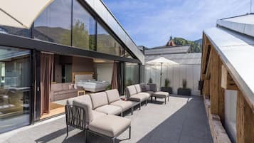 Deluxe Studio Suite, 1 Bedroom, Non Smoking, Sauna | Terrace/patio