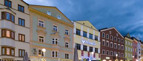 A street with buildings, including a bank and a wine store.