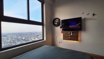 Premium Apartment | 1 bedroom, blackout drapes, free WiFi, bed sheets