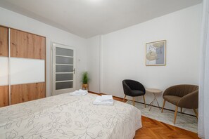 2 bedrooms, iron/ironing board, free WiFi, bed sheets