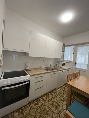 Kühlschrank, Ofen, Herdplatte, Geschirrspüler