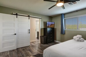 3 bedrooms, desk, iron/ironing board, travel cot