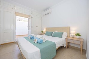 3 bedrooms, iron/ironing board, free WiFi, bed sheets