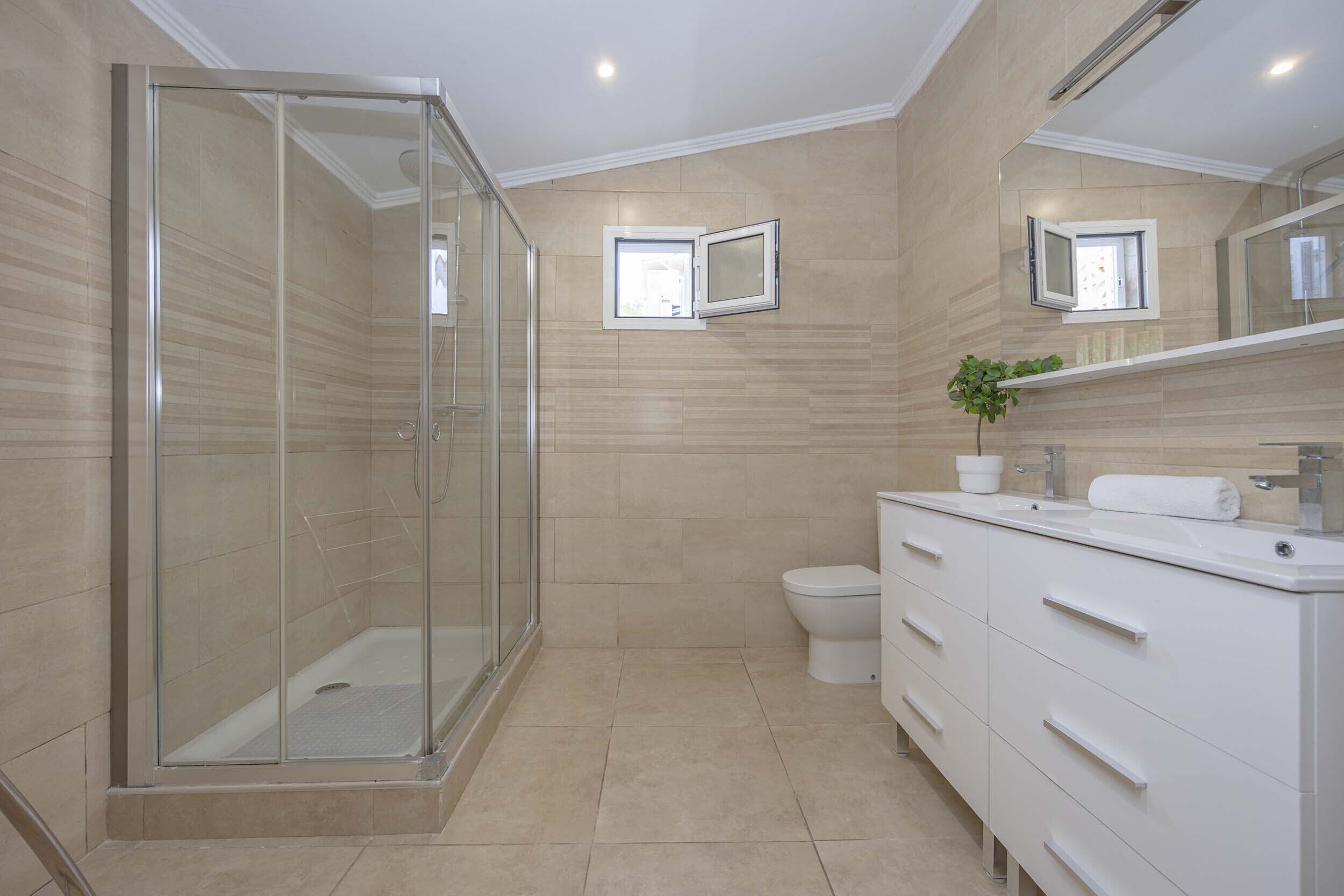 Bathtub, hair dryer, towels