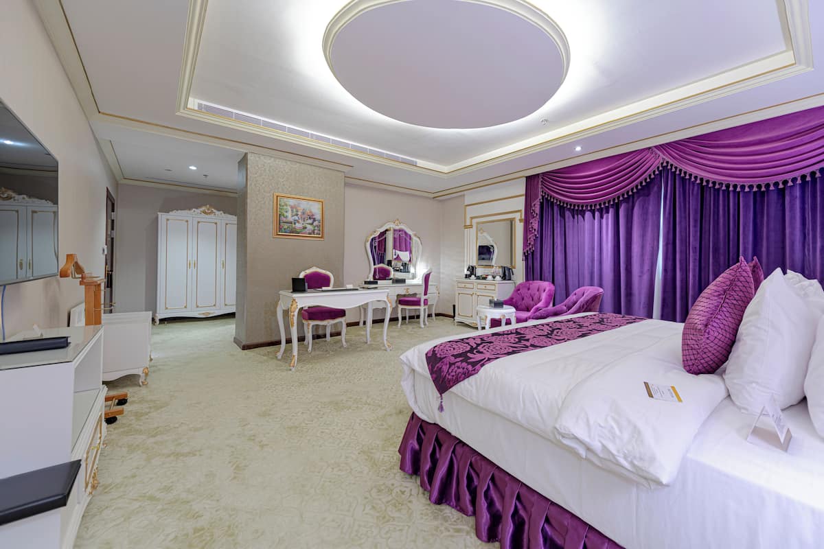 1 bedroom, Egyptian cotton sheets, premium bedding, down duvets