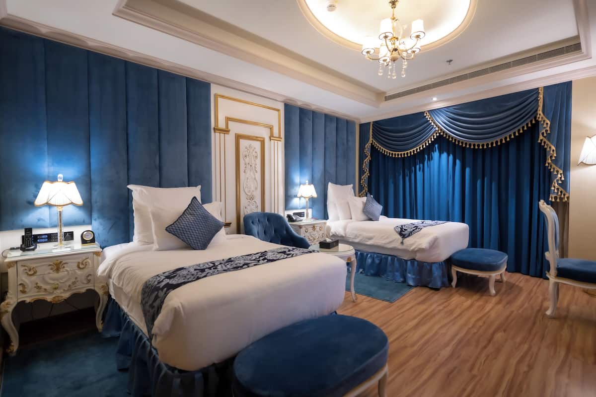 1 bedroom, Egyptian cotton sheets, premium bedding, down duvets