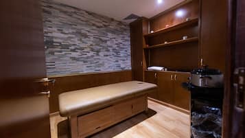 Sauna, hot tub, steam room, mud baths, hot stone massages