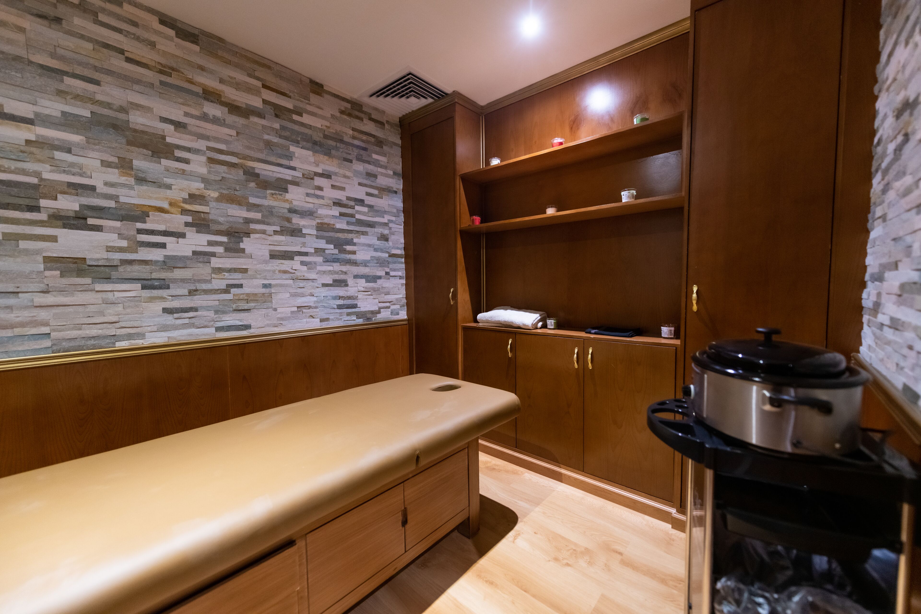 Sauna seca, banheira de hidromassagem, sauna a vapor, banhos de lama