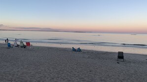 Beach - Charming 1-bedroom cottage in Ferry Beach Saco, ME, perfect for a cozy getaway for two. (Saco)