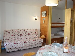 1 chambre, lit parapluie, Wi-Fi, draps fournis