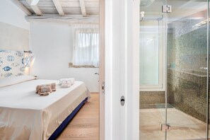 4 makuuhuonetta, silitysrauta/-lauta, vuodevaatteet