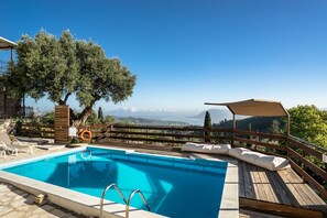 Pool - Apartment 'Krinos' with Sea View, Wi-Fi and Air Conditioning (LEFKADA)