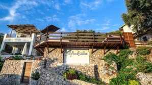 A stone building with a wooden pergola and a sign that reads 'Afroksilia.' - Apartment 'Yakinthos' with Sea View, Wi-Fi and Air Conditioning (LEFKADA)