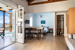 1 bedroom, iron/ironing board, free WiFi, bed sheets - Apartment 'Triantafilo' with Sea View, Wi-Fi and Air Conditioning (LEFKADA)