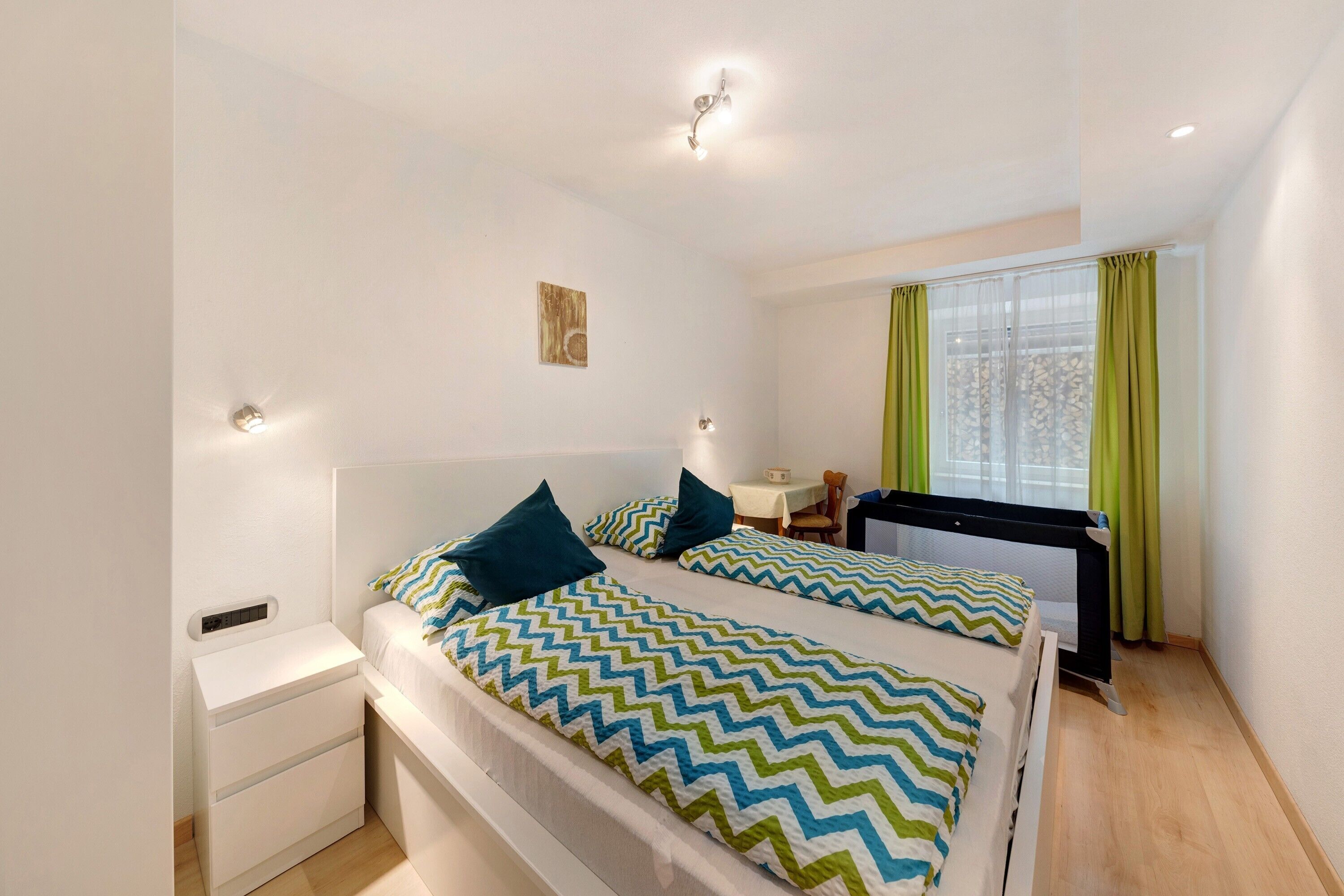 2 bedrooms, desk, iron/ironing board, free WiFi