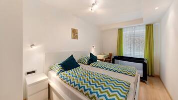 2 bedrooms, desk, iron/ironing board, free WiFi