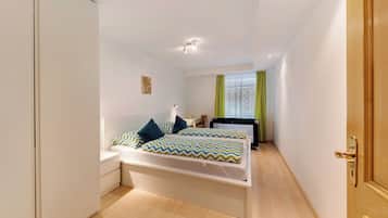 2 bedrooms, iron/ironing board, free WiFi, bed sheets