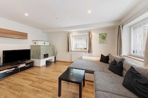 TV - 'Apartment Bergkristall' with Mountain View, Garden & Wi-Fi (Nova Levante)