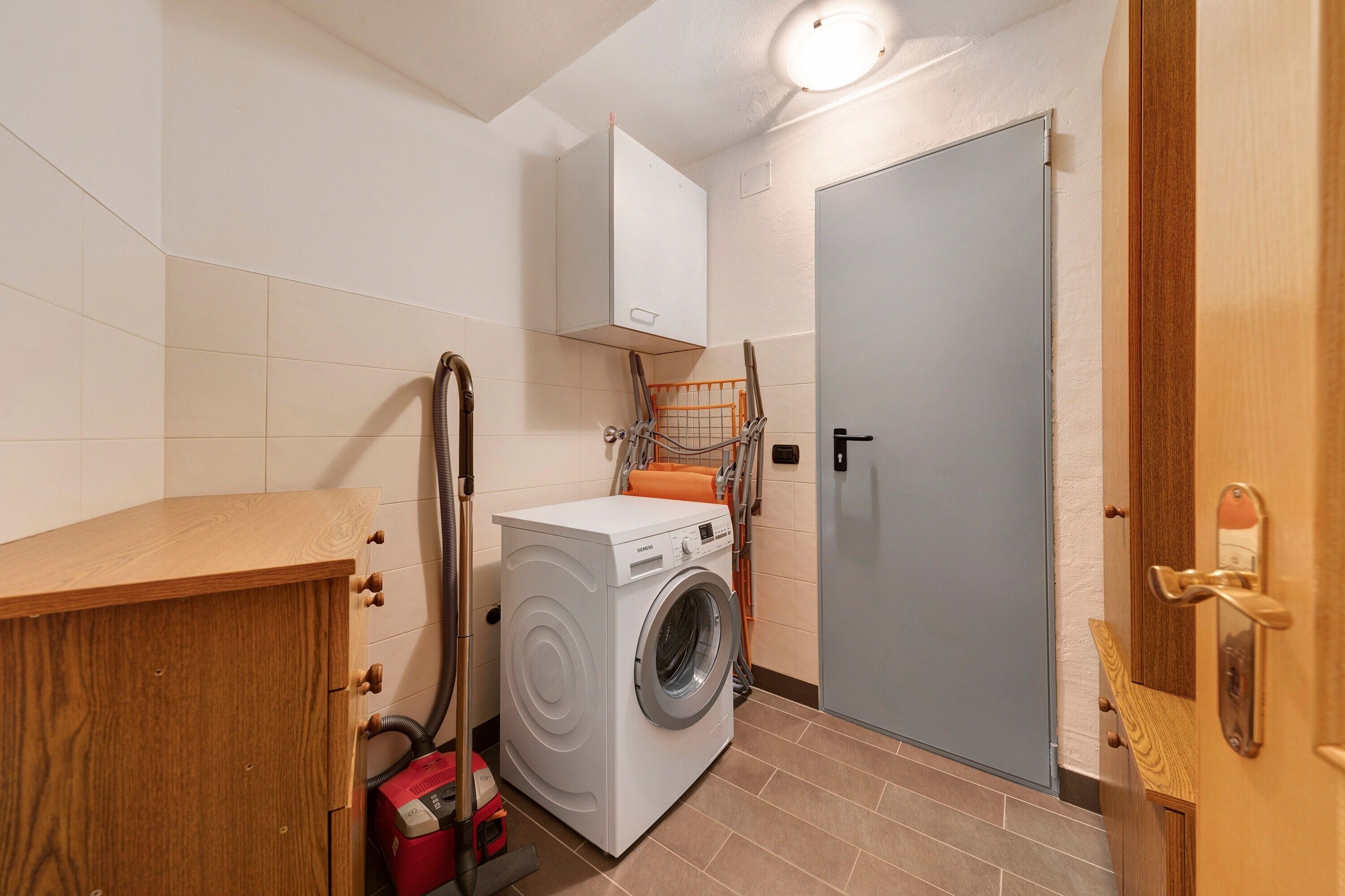 Bathtub, free toiletries, hair dryer, towels