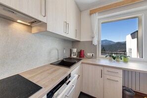 Fridge, stovetop, dishwasher, coffee/tea maker - 'Apartment Panorama' with Mountain View, Garden & Wi-Fi (San Valentino In Campo)