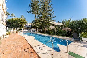 Pool - Apartment 'Mijas Sun and Beach' with Sea View & Wi-Fi (Sitio De Calahonda, Mijas)