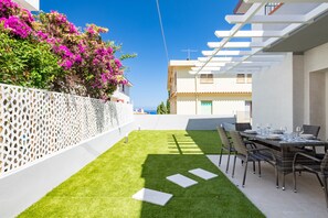Outdoor dining - Appartamento Prato al Mare with Garden, A/C & Wi-Fi (Cala Gonone)