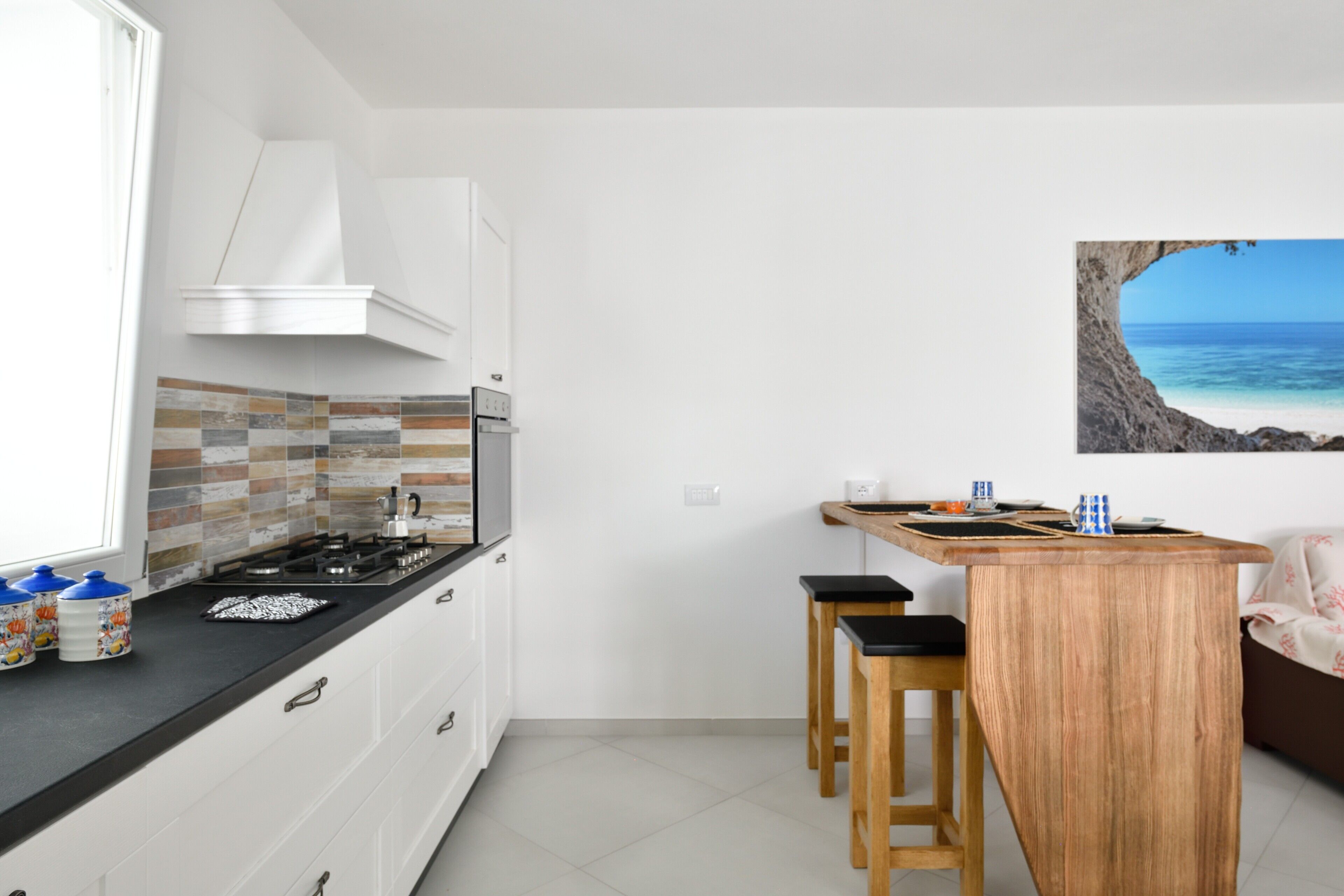 Frigorífico, horno, placa de cocina y lavavajillas