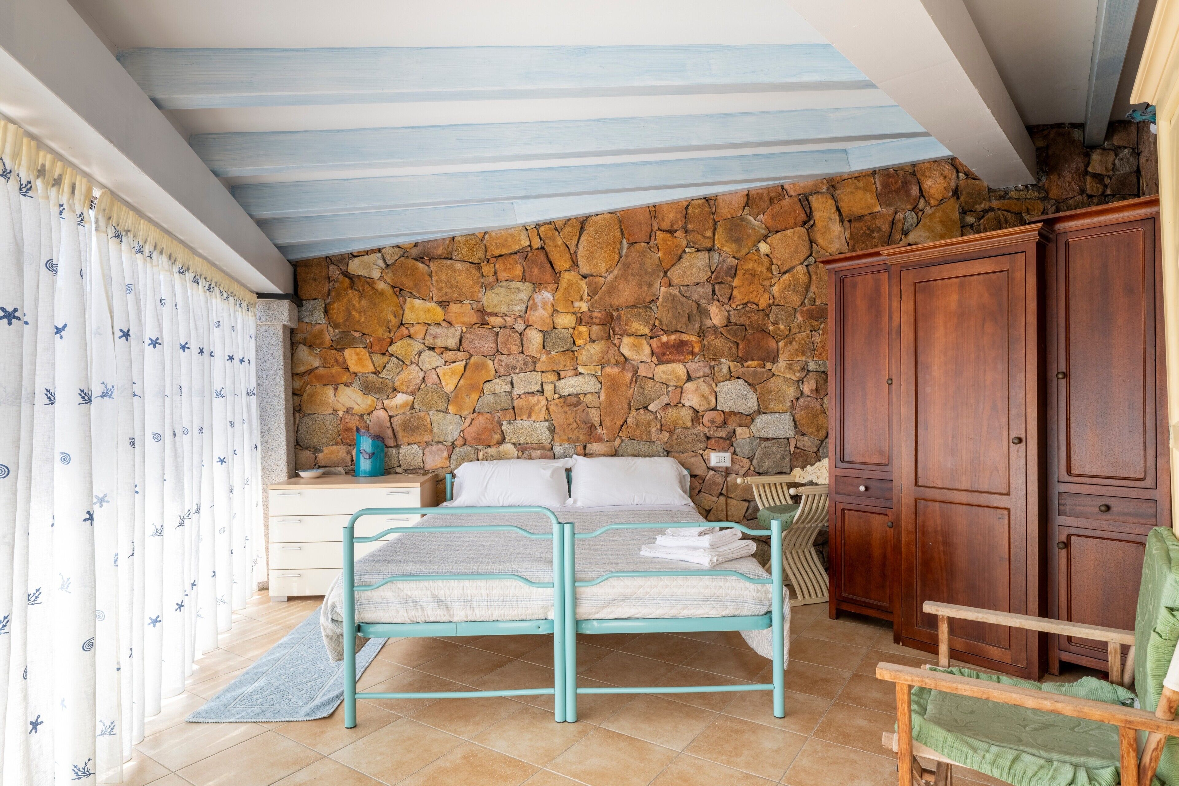 3 bedrooms, iron/ironing board, free WiFi, bed sheets