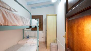 3 habitaciones, tabla de planchar con plancha y wifi gratis