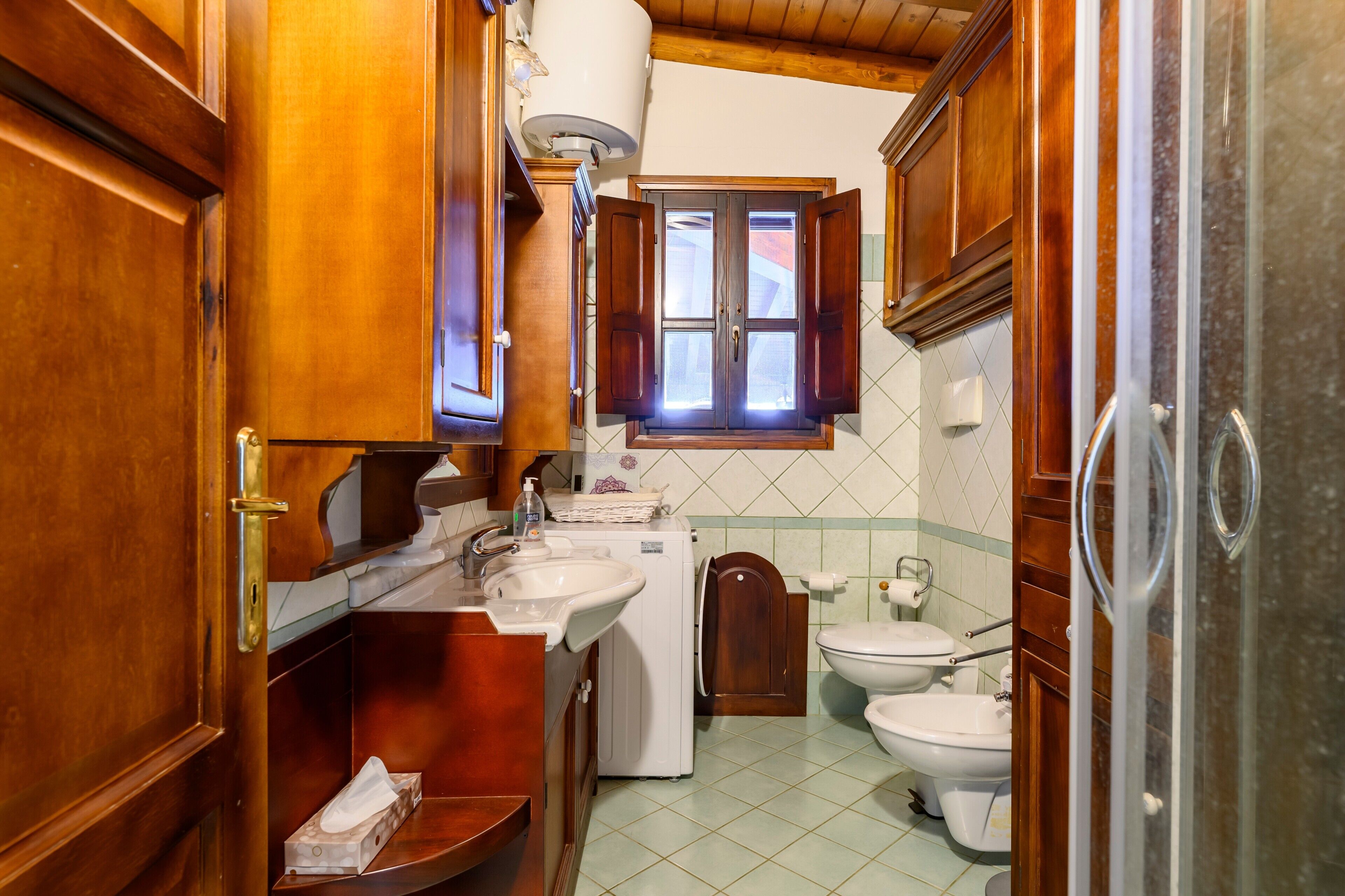 Ducha, secador de pelo, toallas