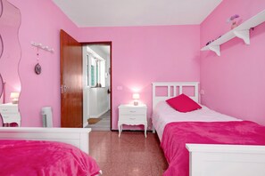 5 habitaciones, tabla de planchar con plancha y wifi gratis 