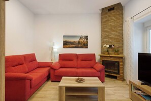 TV - Holiday Home "Finca Rural Mar de Nubes" with Sea View and Garden (Vega de San Mateo)