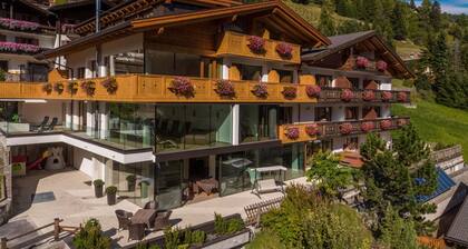 Ferienwohnung 'Hotel Residenz Gardena Alpen 300' mit Bergblick, Garten und WLAN