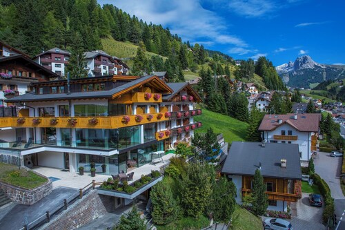 Apartment 'Hotel Residence Gardena Alps 300' with Mountain View, Garden & Wi-Fi